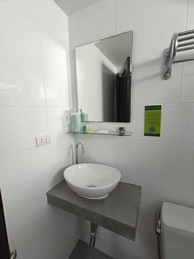 Noble House Patong Hotel Buitenkant foto