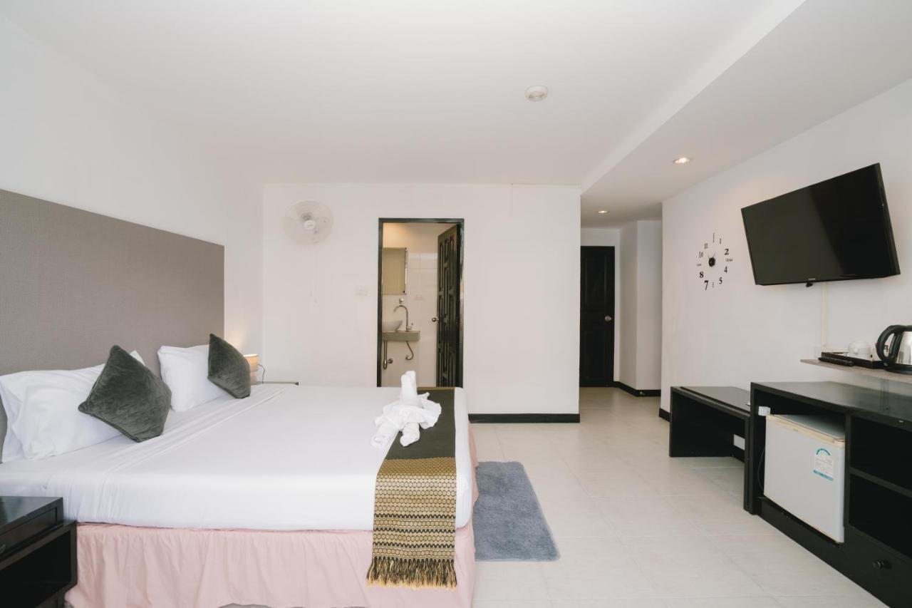 Noble House Patong Hotel Buitenkant foto