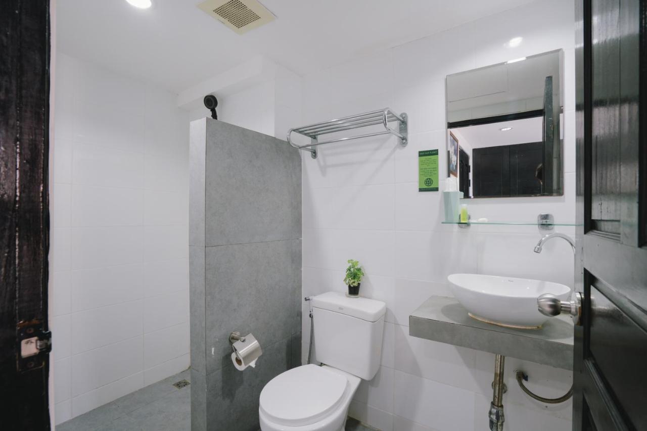 Noble House Patong Hotel Buitenkant foto