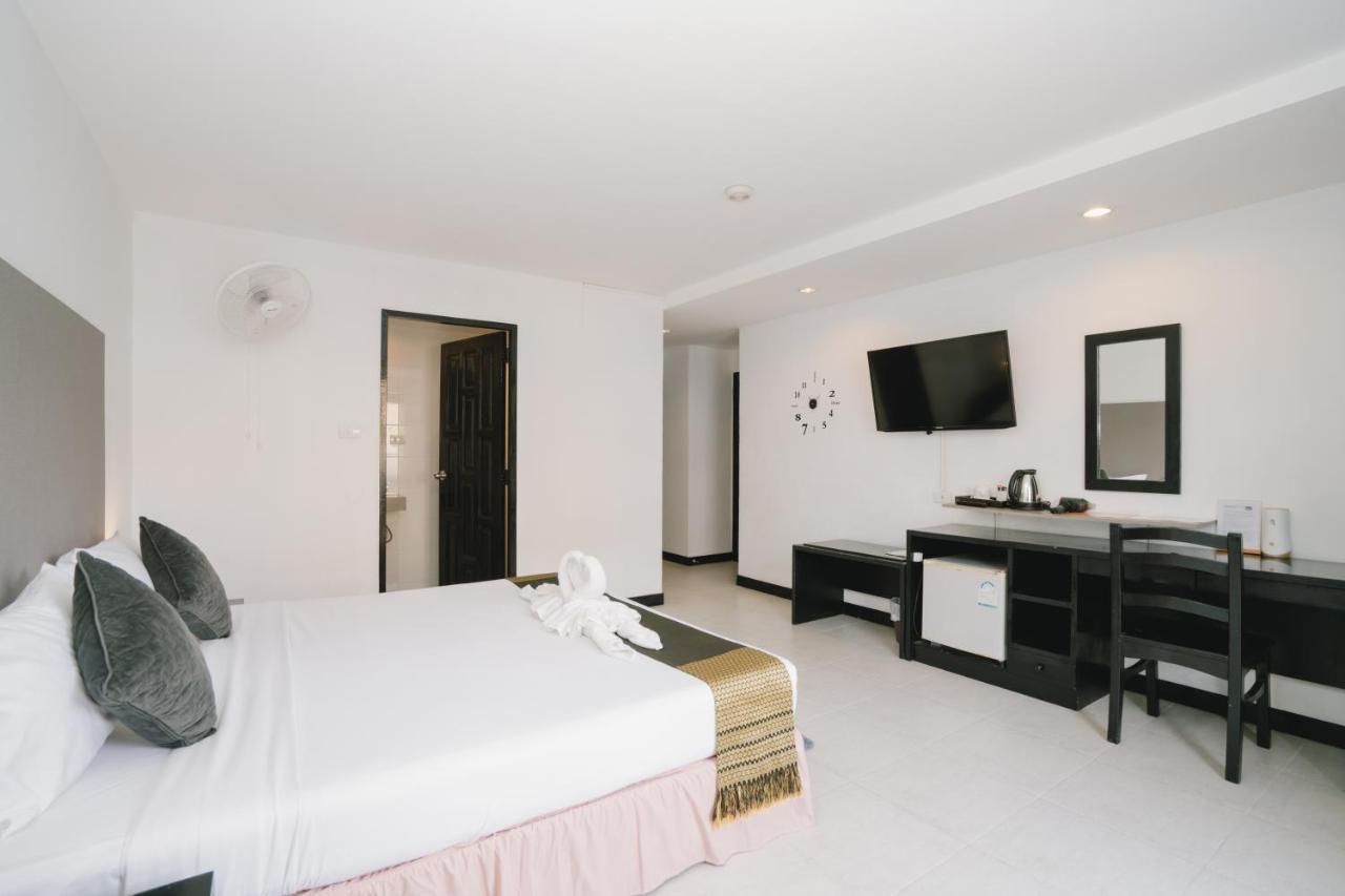 Noble House Patong Hotel Buitenkant foto