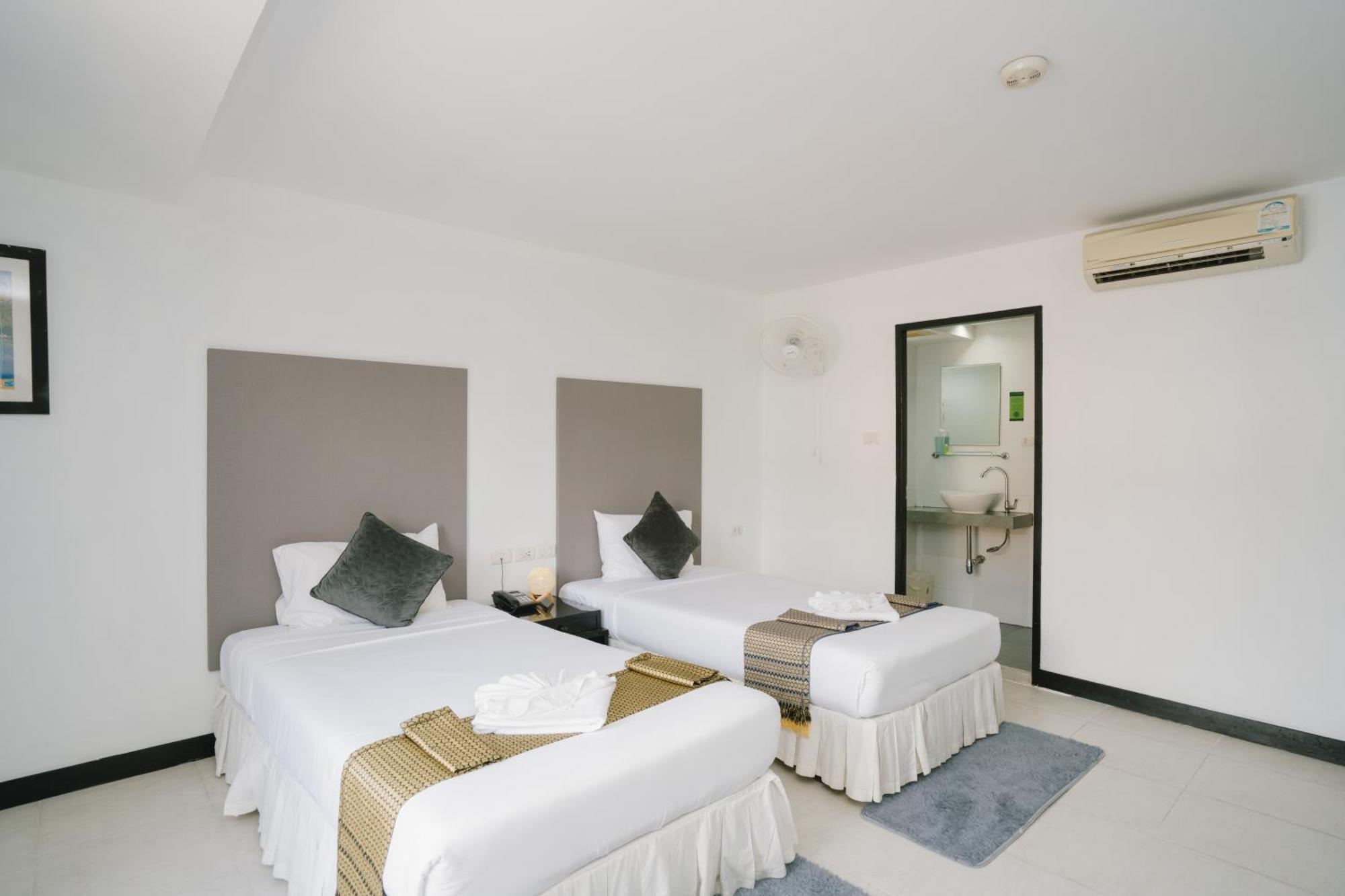 Noble House Patong Hotel Buitenkant foto